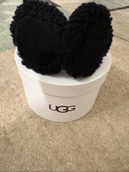 UGG Accessories - NWT UGG Earmuffs ❤️